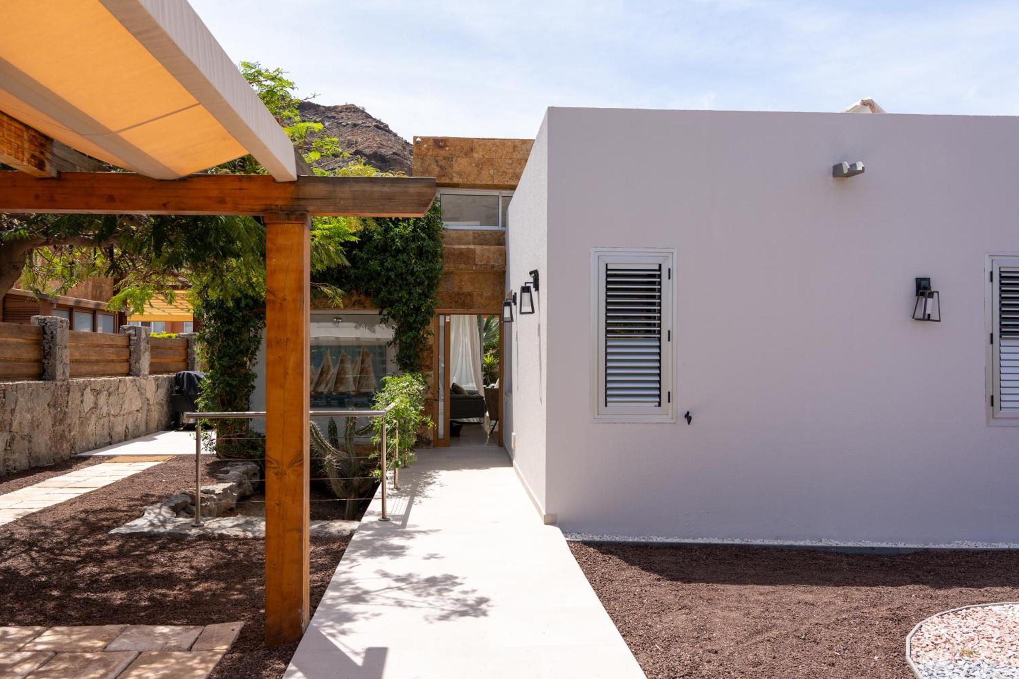 Villa Diana With Private Swimming Pool In Tauro โมกัน ภายนอก รูปภาพ